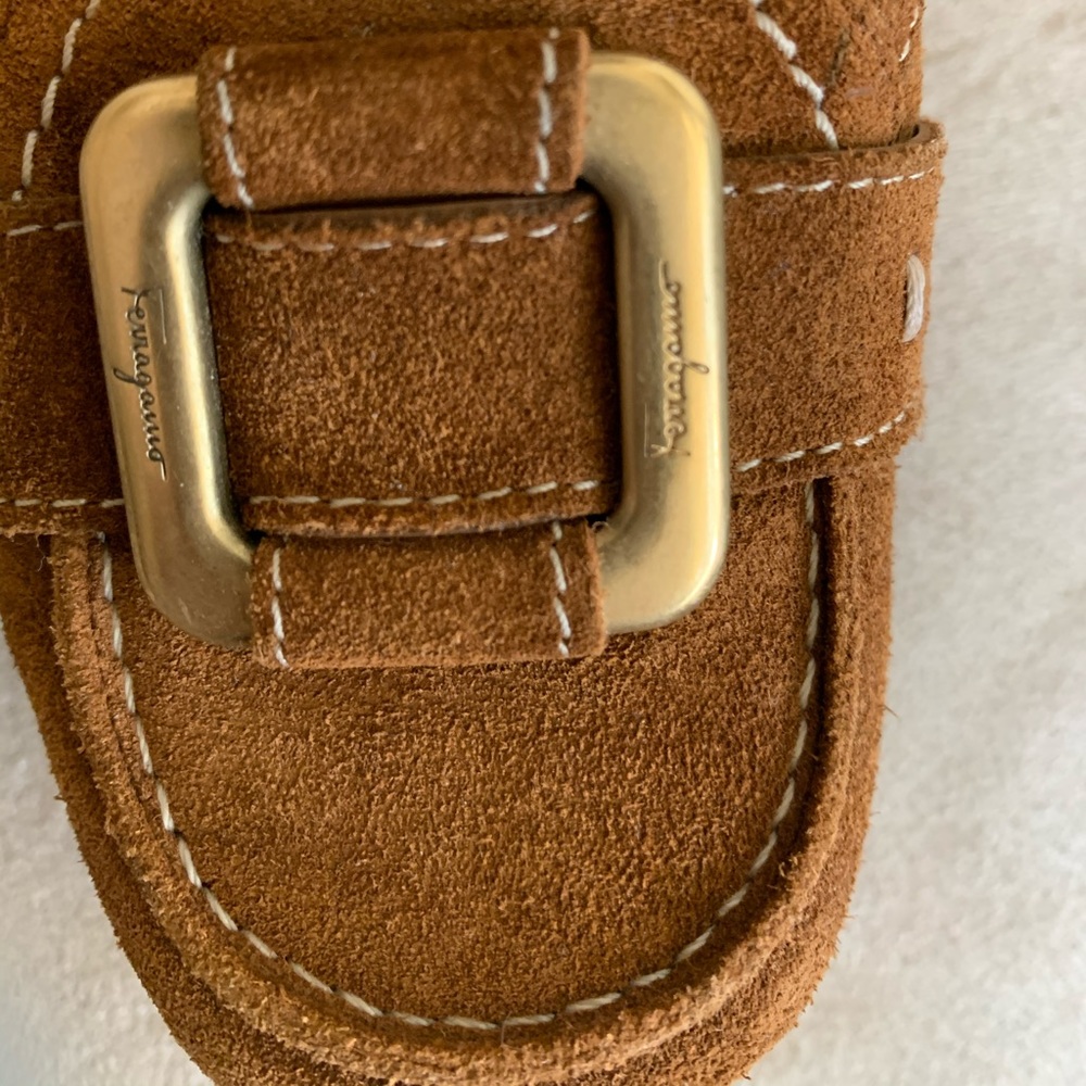 - Ferragamo Suede pumps 7.5 B